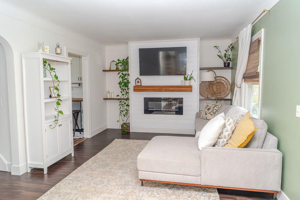420 Oakhurst Avenue