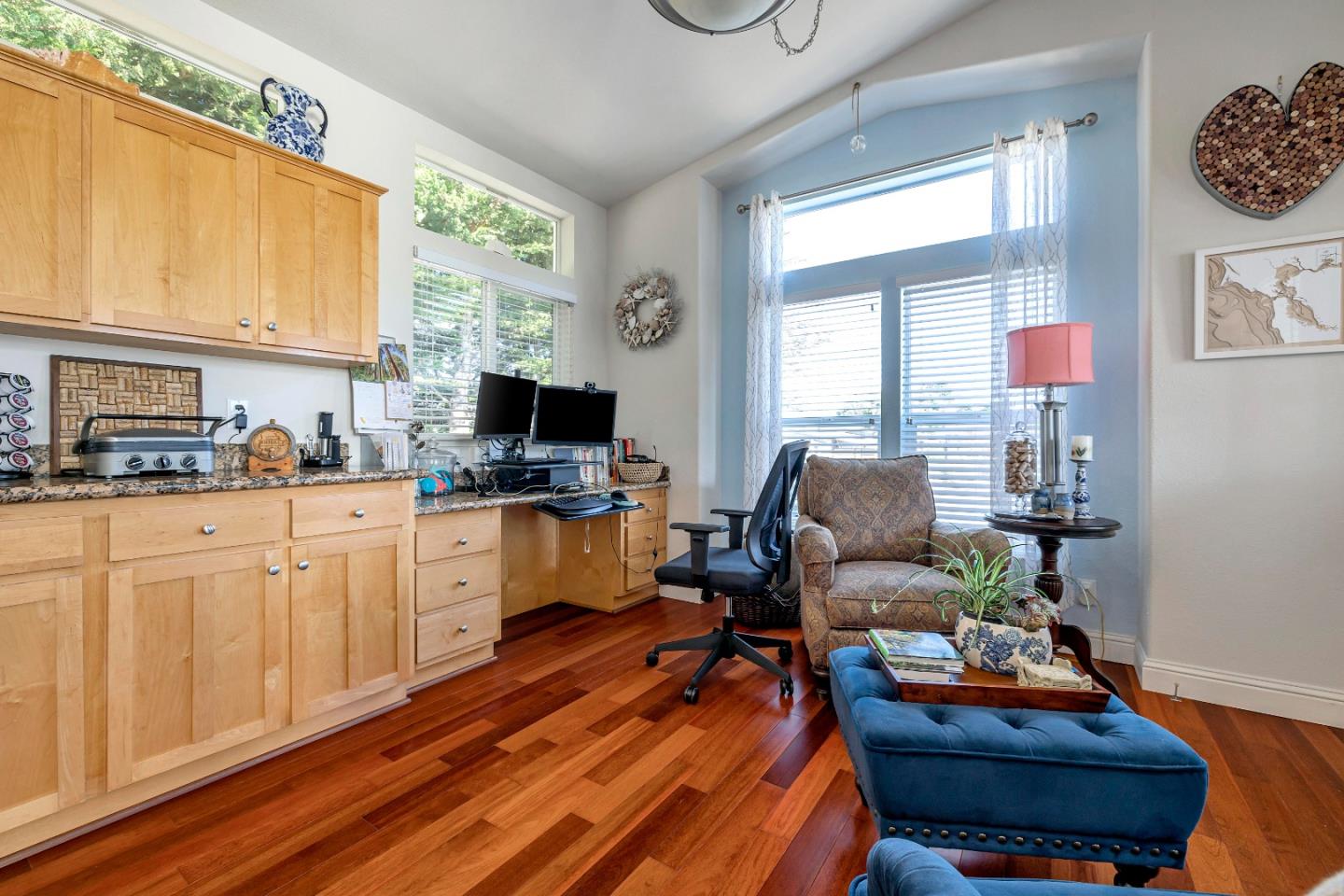 552 Filbert ST