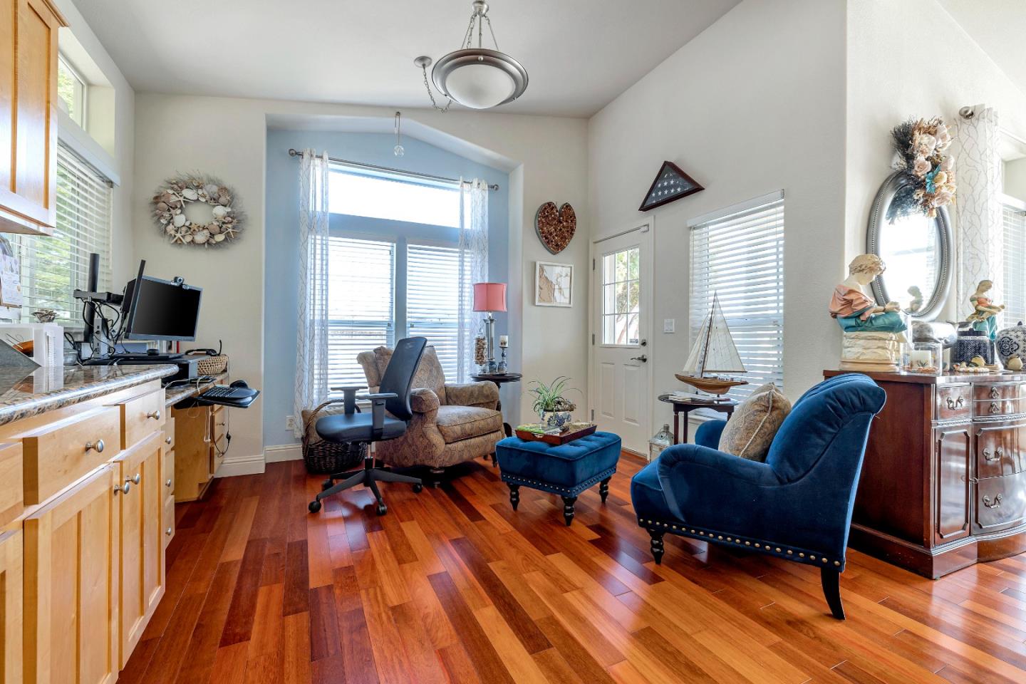 552 Filbert ST
