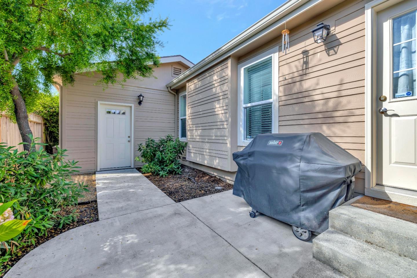 552 Filbert ST