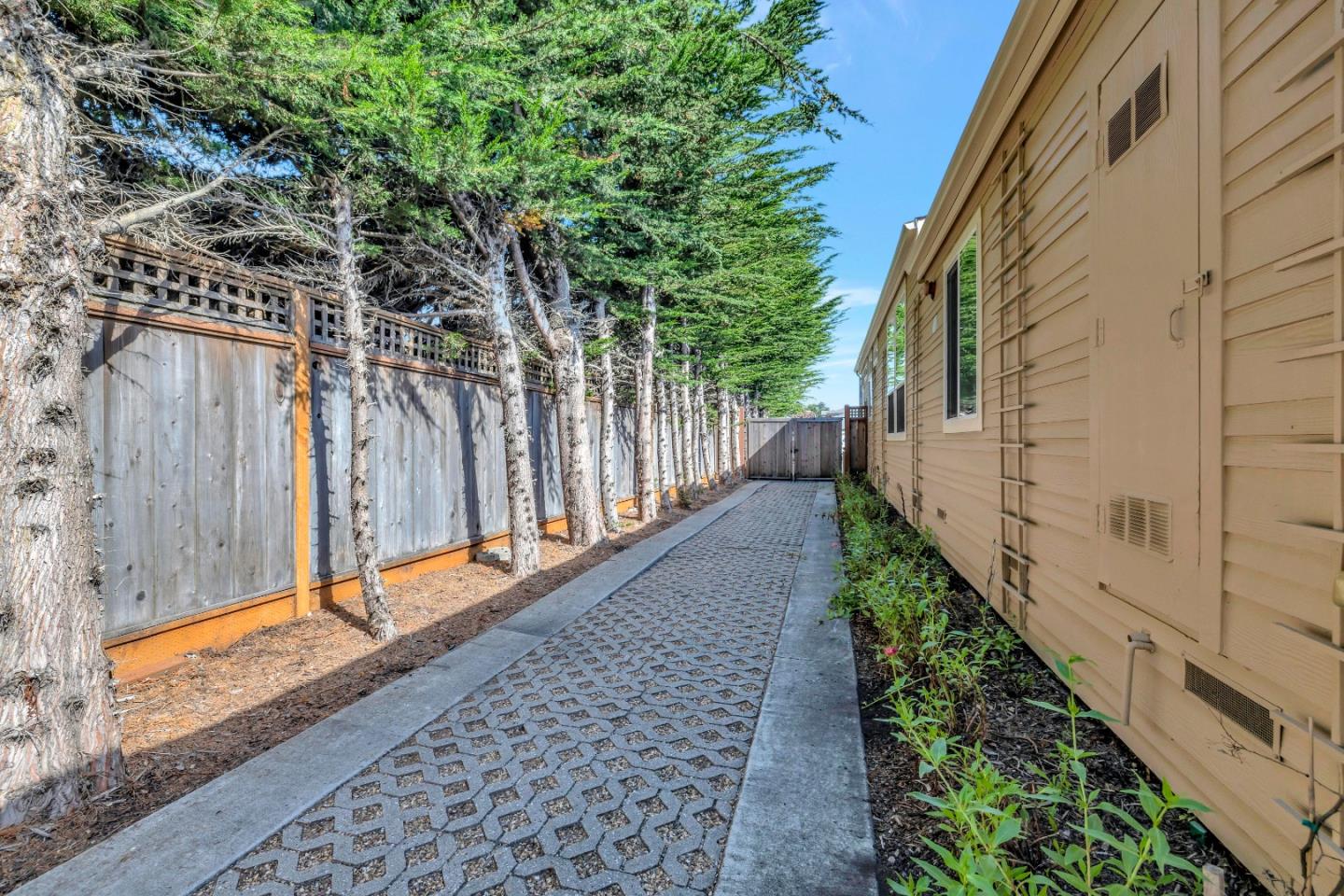 552 Filbert ST