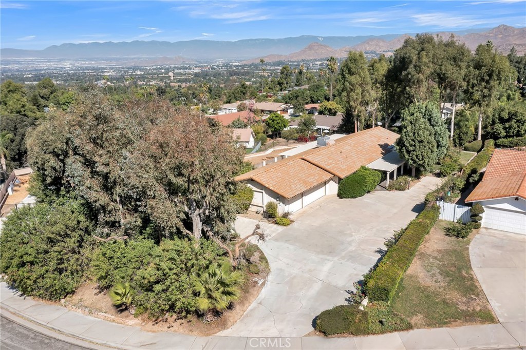 6176 Oswego Drive