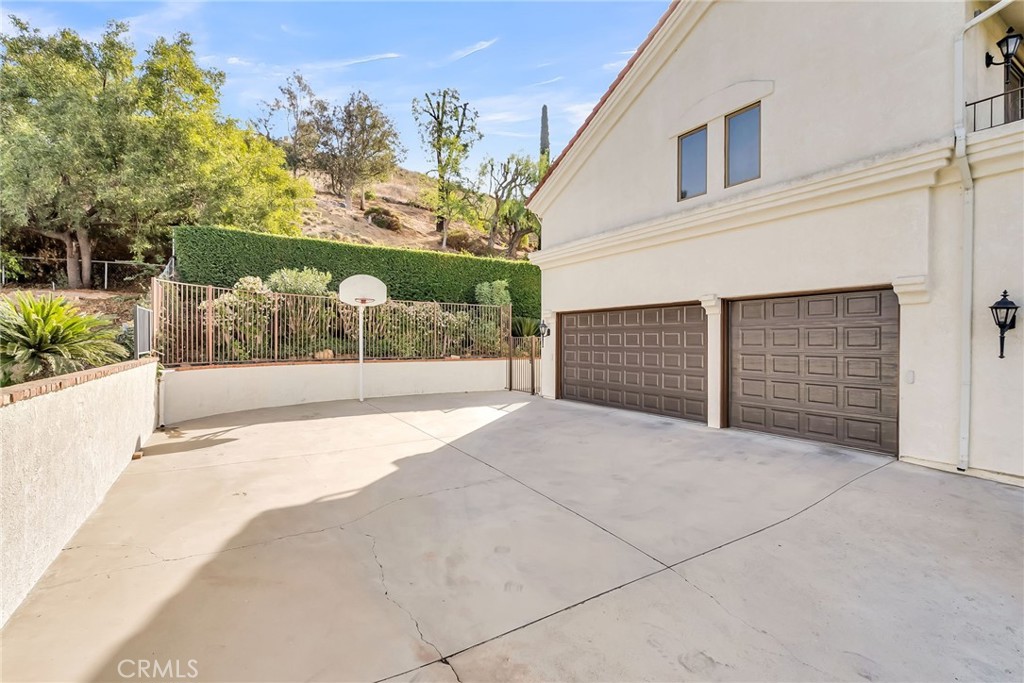 2572 Sunset Drive