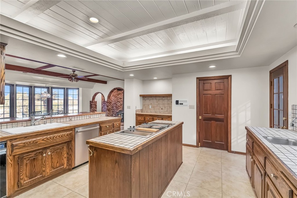 2572 Sunset Drive