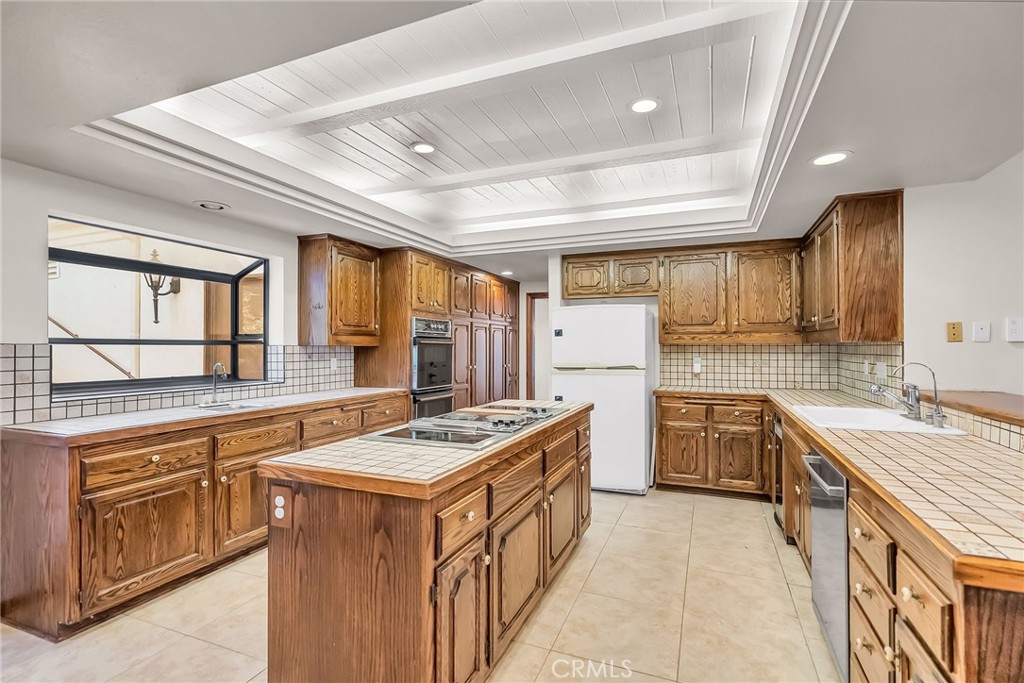 2572 Sunset Drive