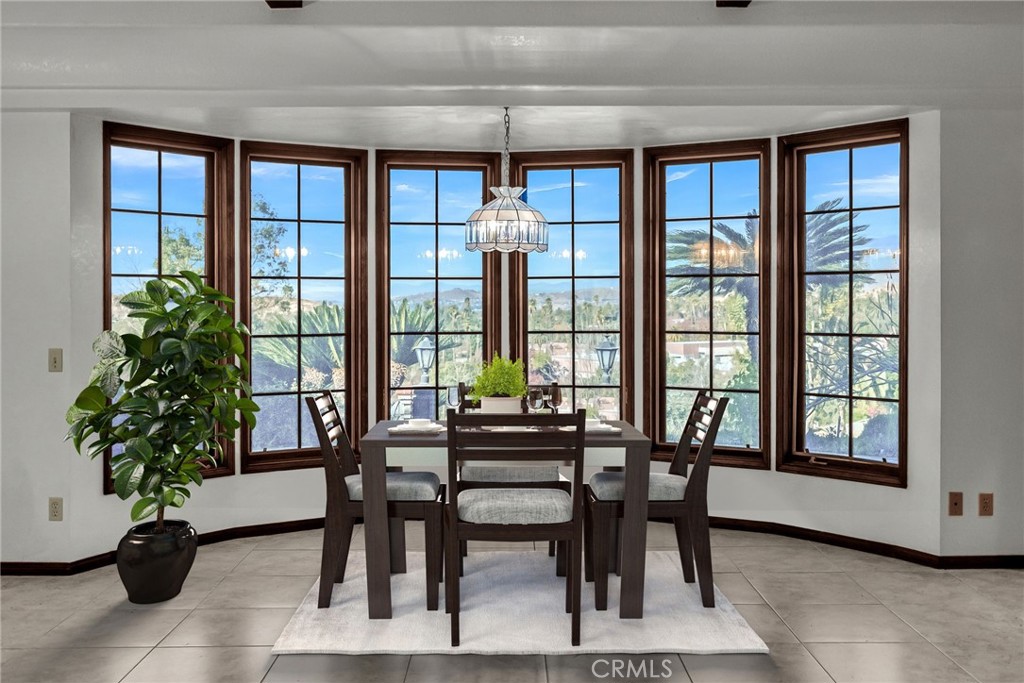 2572 Sunset Drive