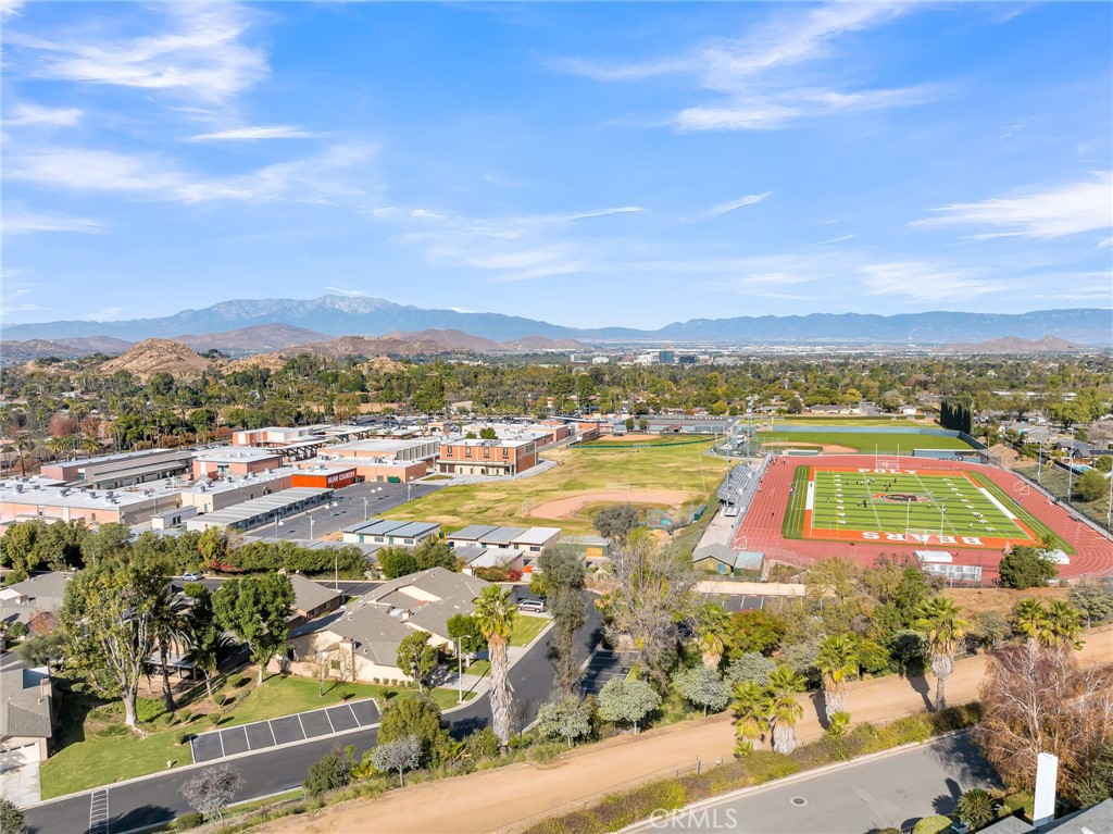 2572 Sunset Drive