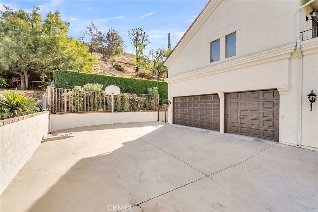 2572 Sunset Drive