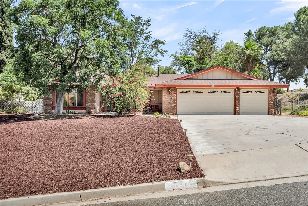 1239 Highridge Street