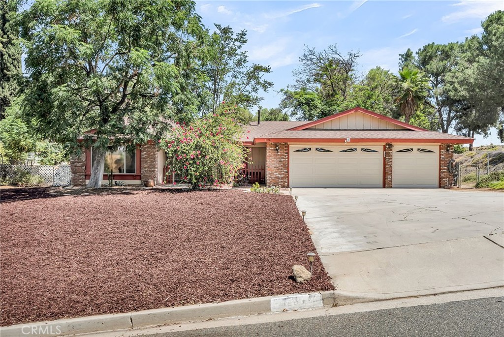 1239 Highridge Street