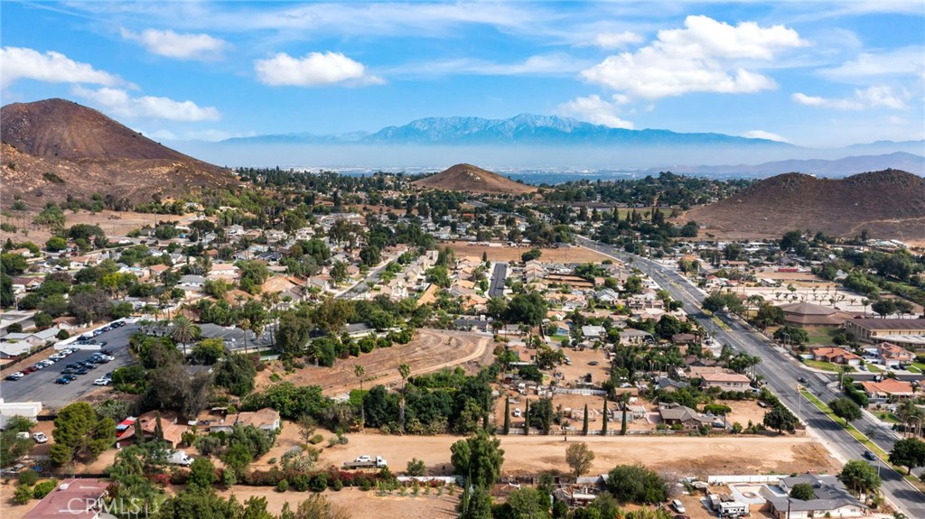 5778 La Sierra Avenue