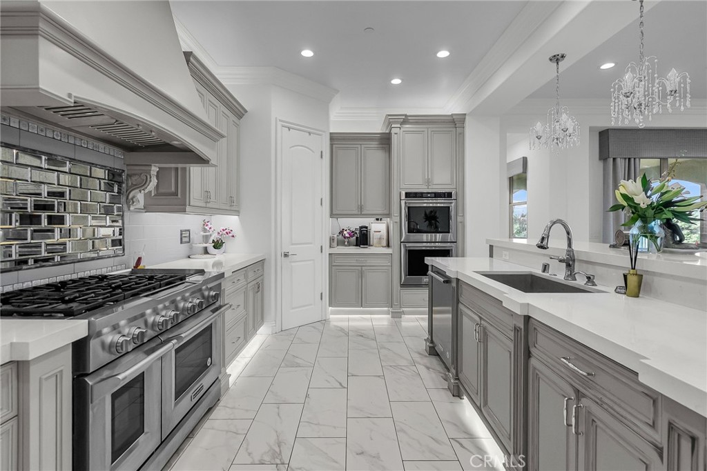 5662 Royal Ridge Court