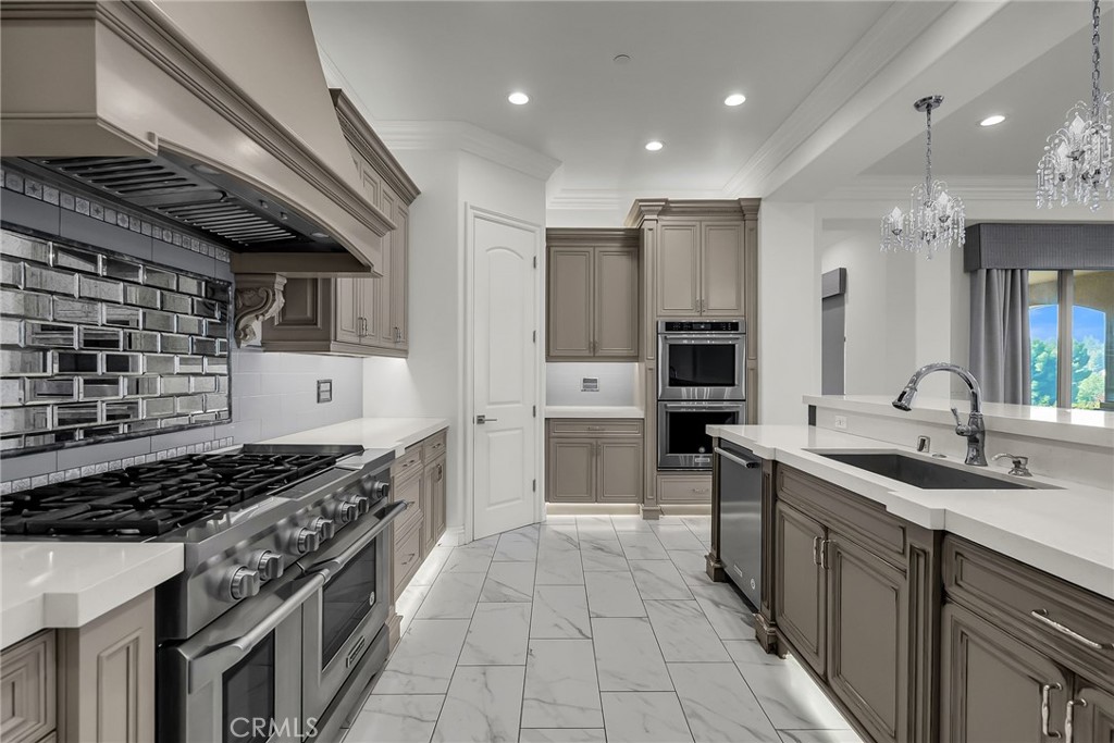 5662 Royal Ridge Court