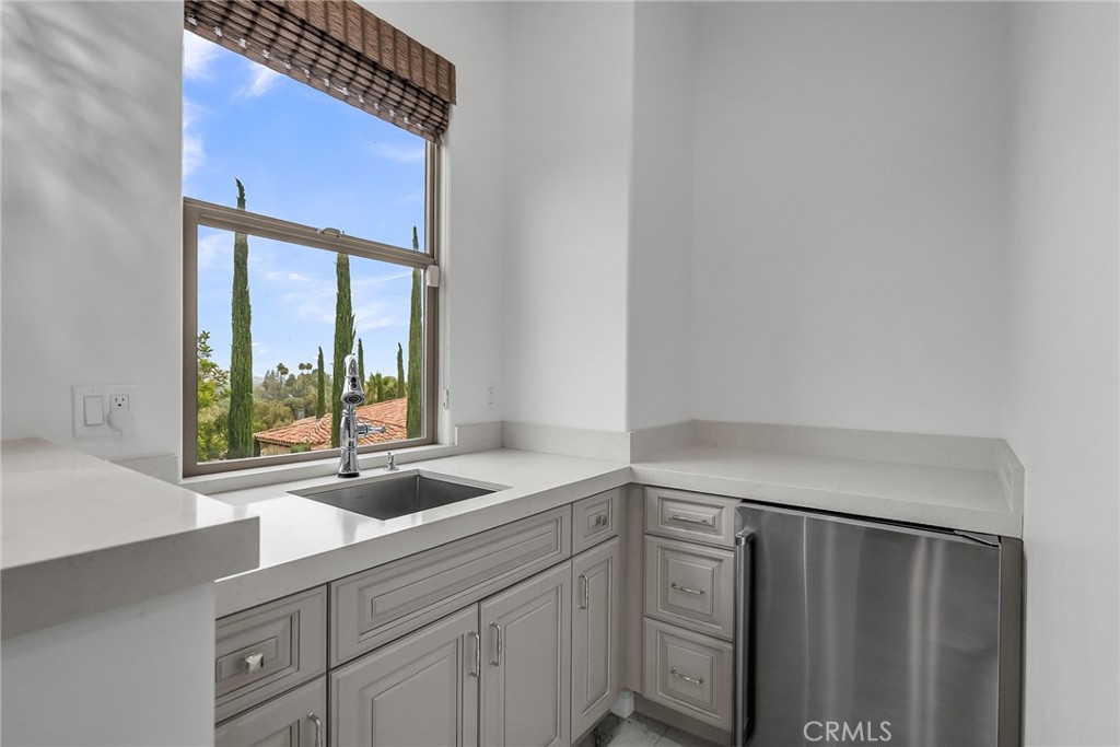 5662 Royal Ridge Court