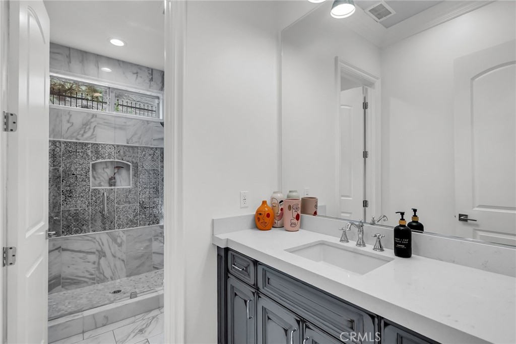 5662 Royal Ridge Court
