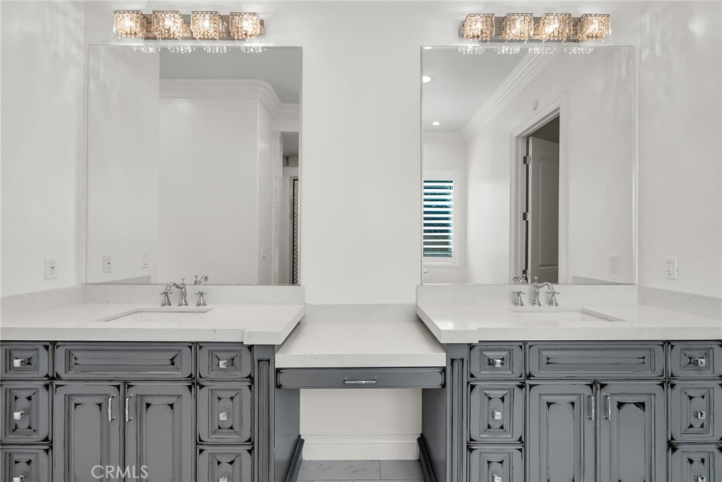 5662 Royal Ridge Court