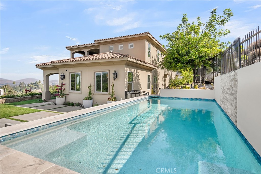 5662 Royal Ridge Court