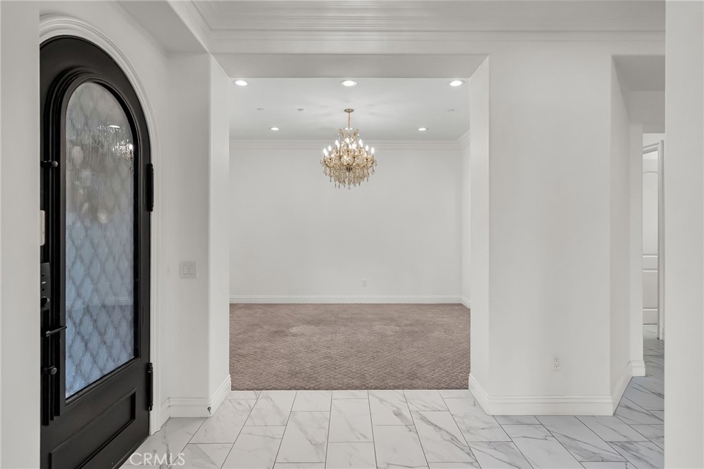 5662 Royal Ridge Court