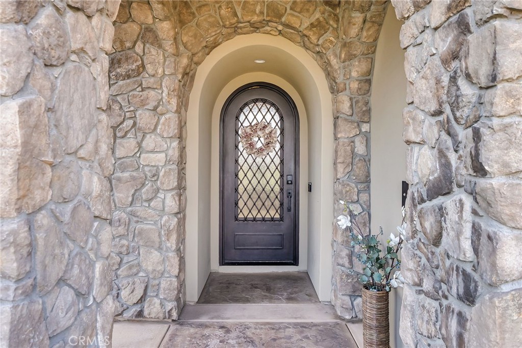 5662 Royal Ridge Court