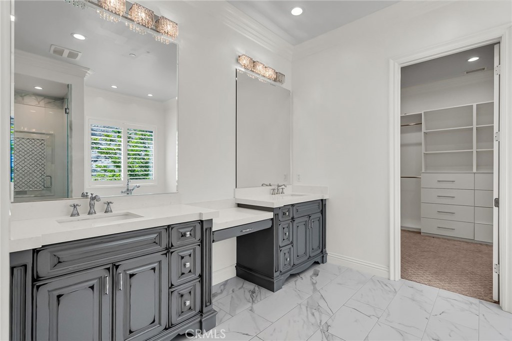 5662 Royal Ridge Court