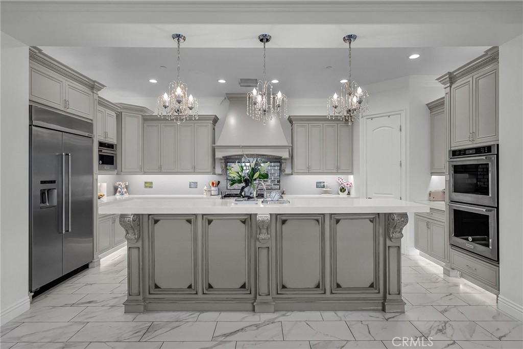 5662 Royal Ridge Court