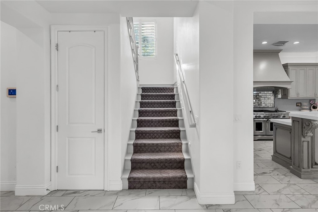 5662 Royal Ridge Court