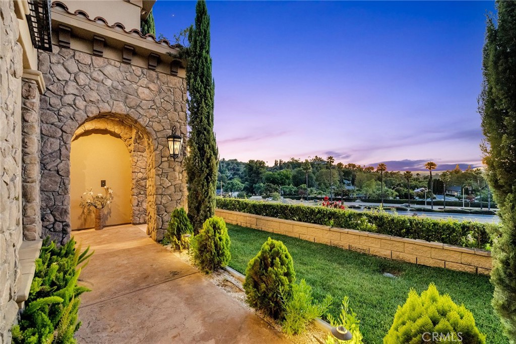 5662 Royal Ridge Court