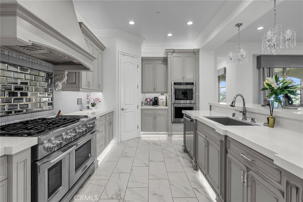5662 Royal Ridge Court