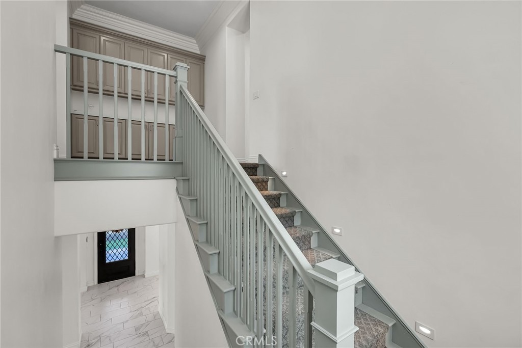 5662 Royal Ridge Court