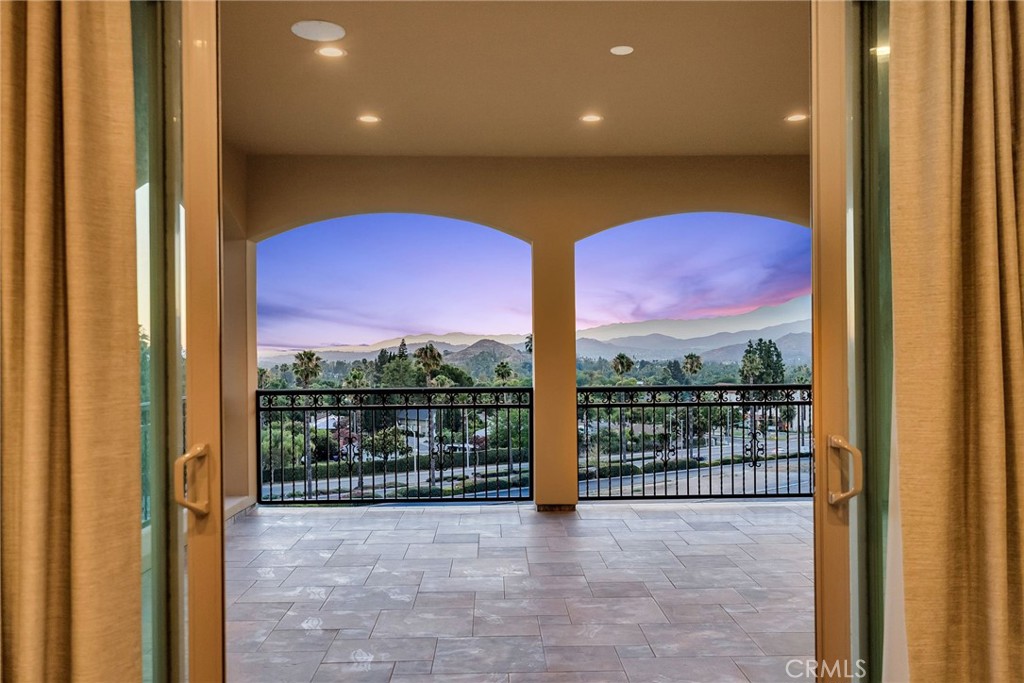 5662 Royal Ridge Court