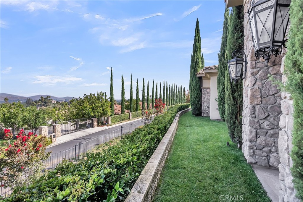 5662 Royal Ridge Court