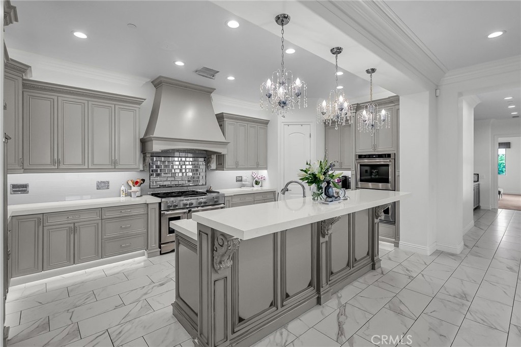 5662 Royal Ridge Court