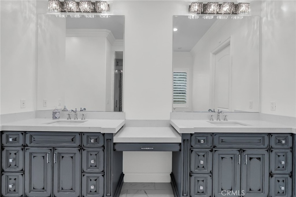 5662 Royal Ridge Court