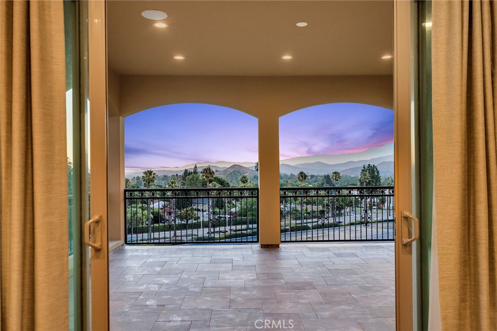 5662 Royal Ridge Court