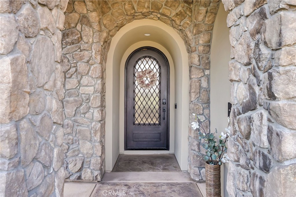 5662 Royal Ridge Court