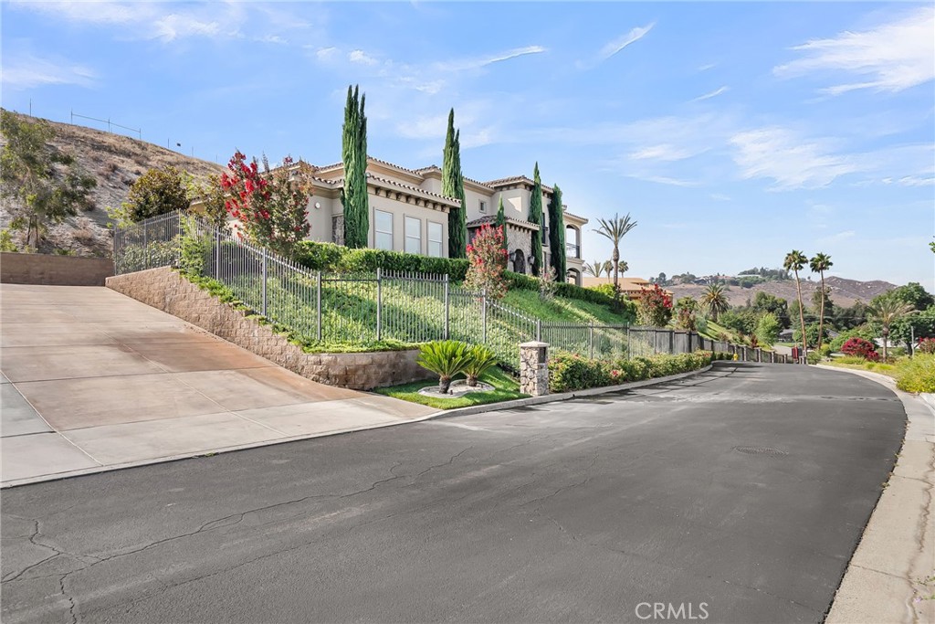 5662 Royal Ridge Court