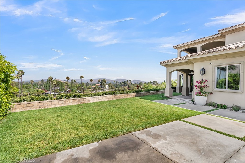 5662 Royal Ridge Court