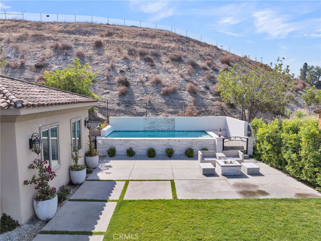 5662 Royal Ridge Court