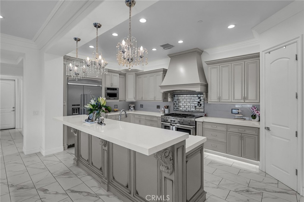 5662 Royal Ridge Court
