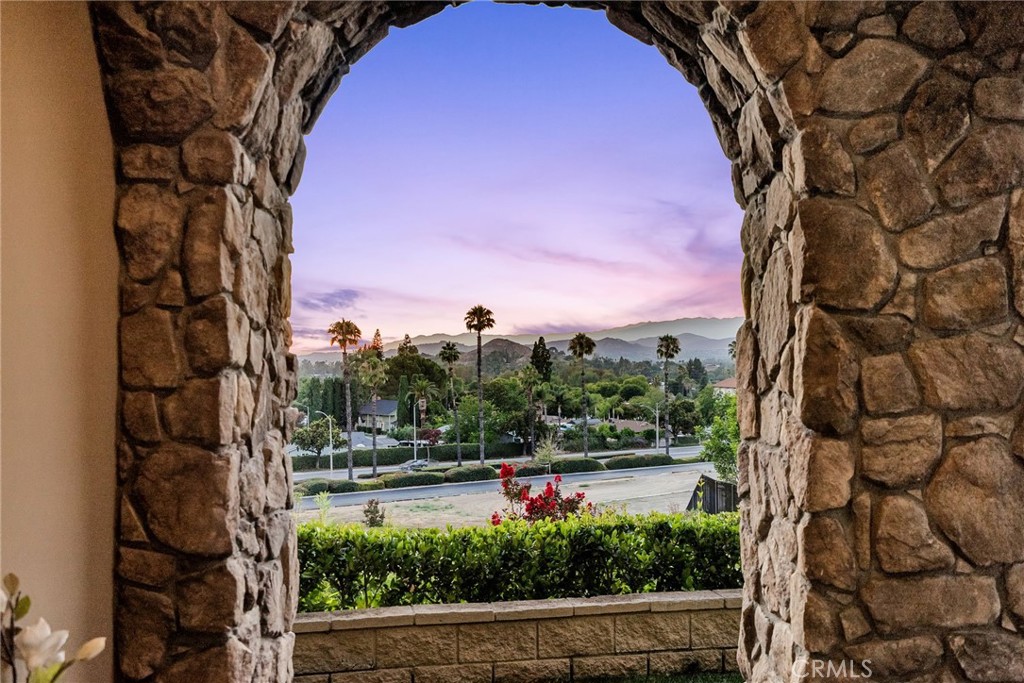 5662 Royal Ridge Court