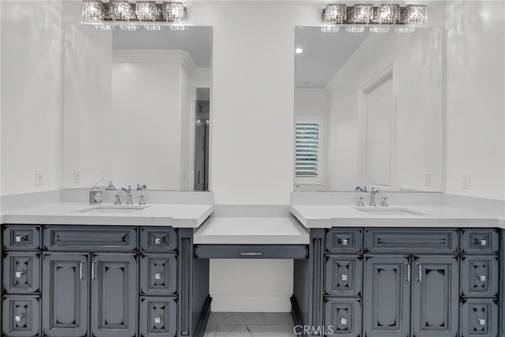 5662 Royal Ridge Court