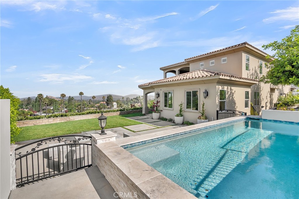 5662 Royal Ridge Court