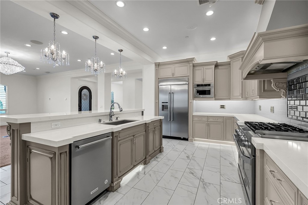 5662 Royal Ridge Court