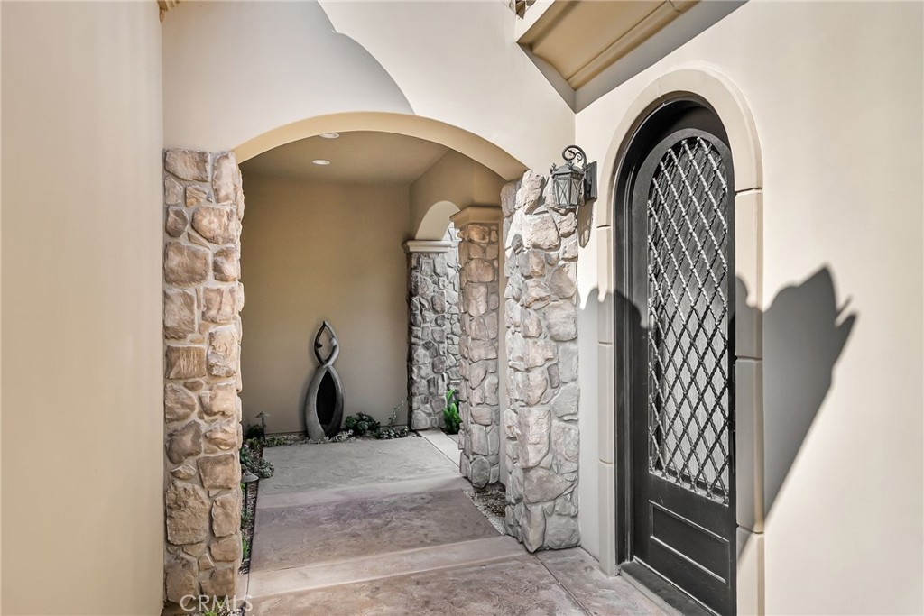 5662 Royal Ridge Court