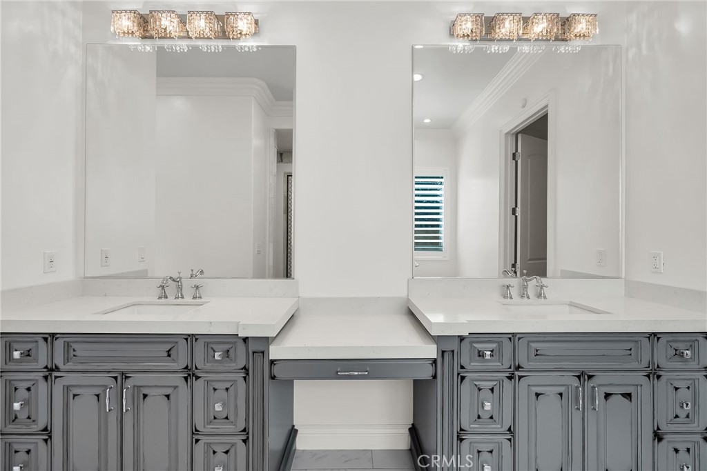 5662 Royal Ridge Court