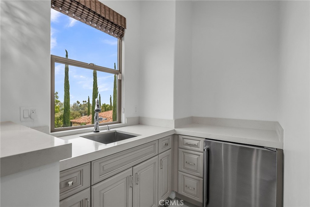 5662 Royal Ridge Court