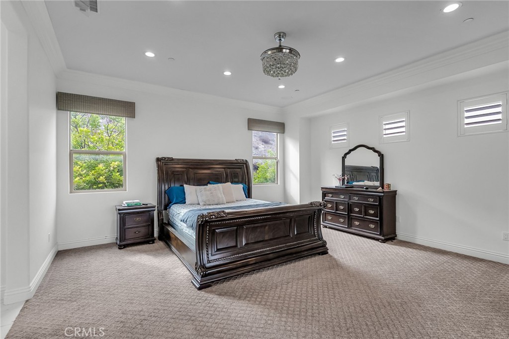 5662 Royal Ridge Court