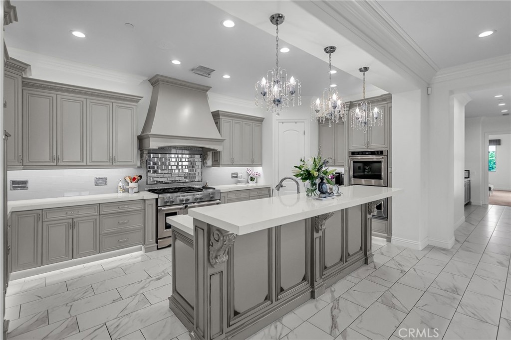 5662 Royal Ridge Court