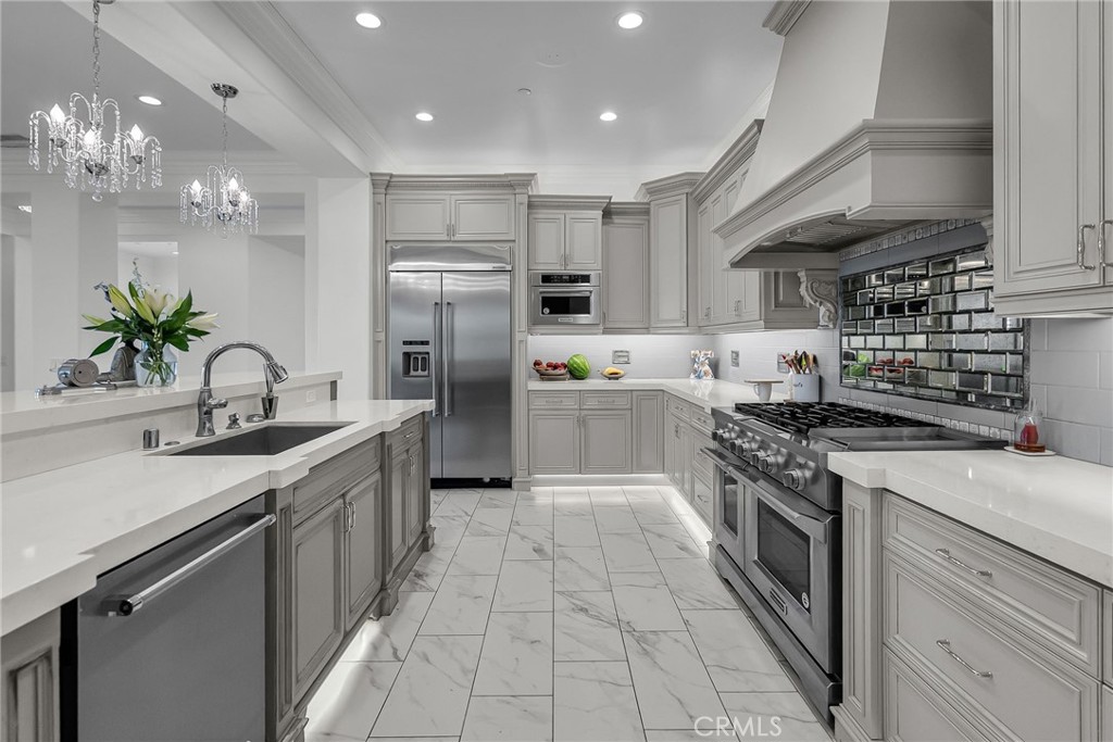 5662 Royal Ridge Court