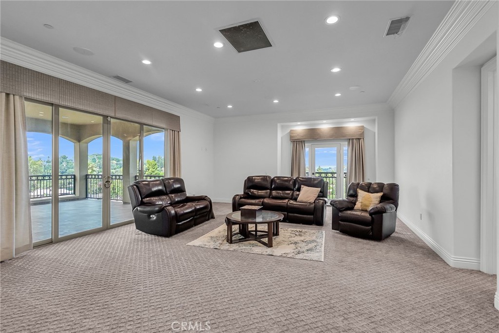 5662 Royal Ridge Court